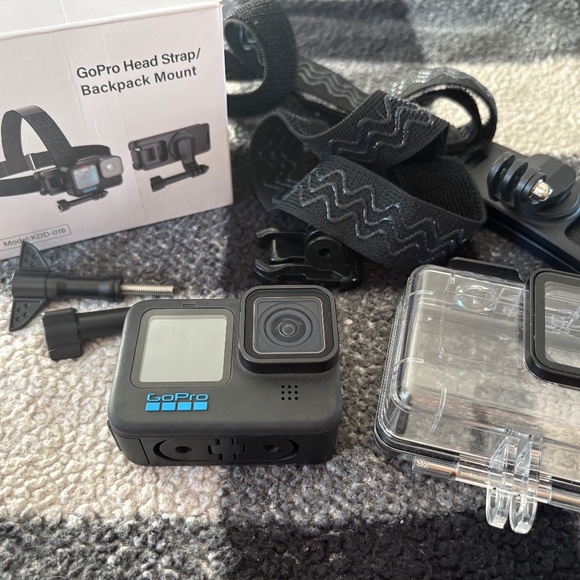 GoPro HERO 10 black with extras - Picture 1 of 6